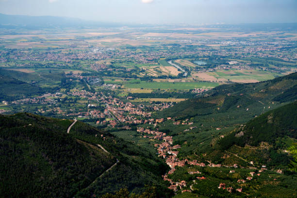 Il borgo di Montemagno tra i Monti Pisani